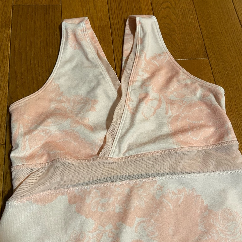 Lululemon Athletica Peach and White Floral Chemise